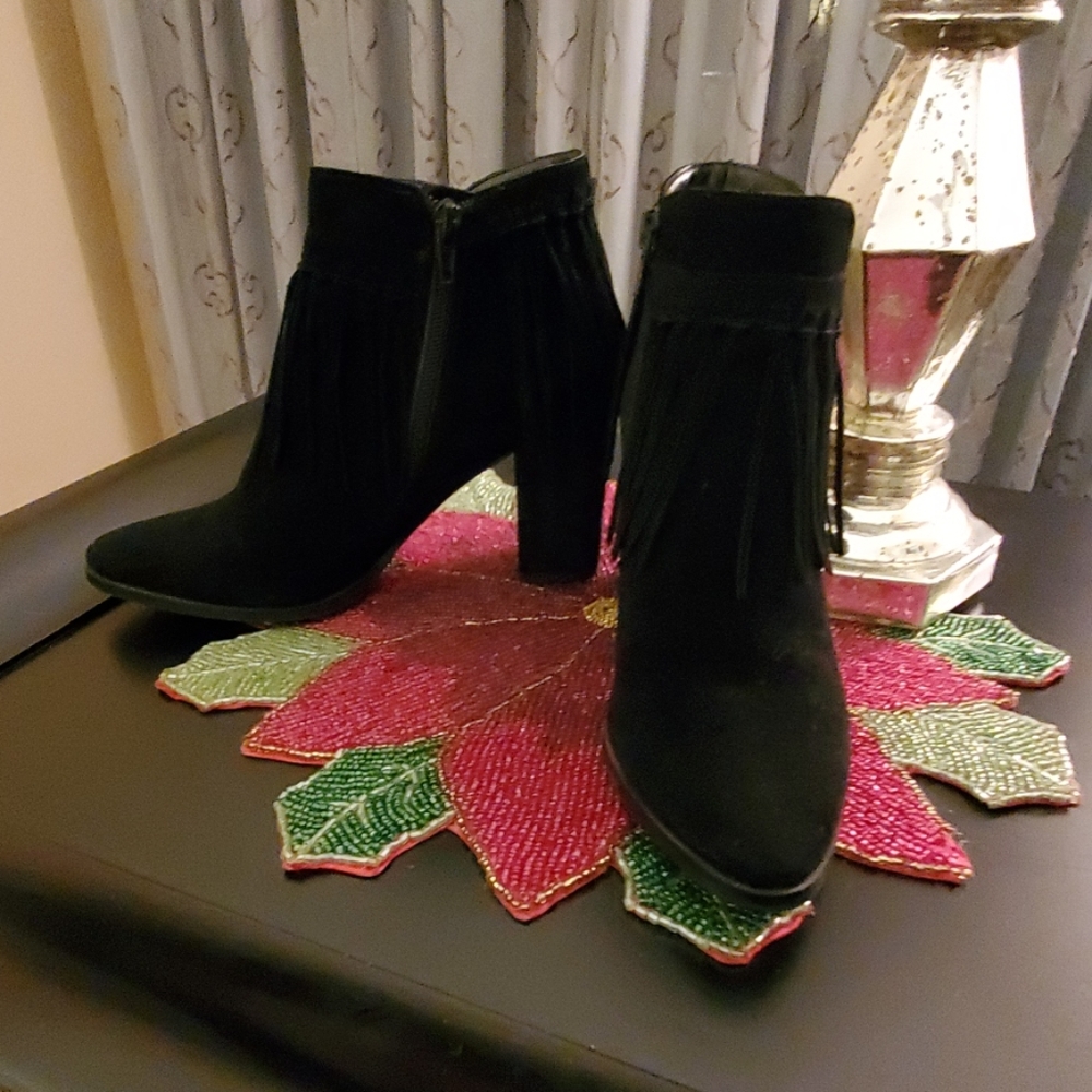Nine West Black Suede Fringe Bootie sz 6.5